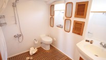 Motor yacht AZMIM -  Master Cabin bathroom